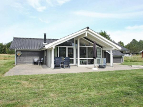 Comfortable Holiday Home in lb k with Terrace in Ålbæk